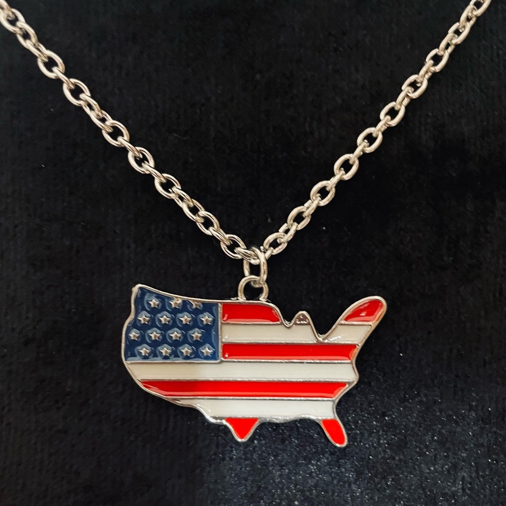 ❤️JUST IN! Patriotic USA Pendant Silver Necklace